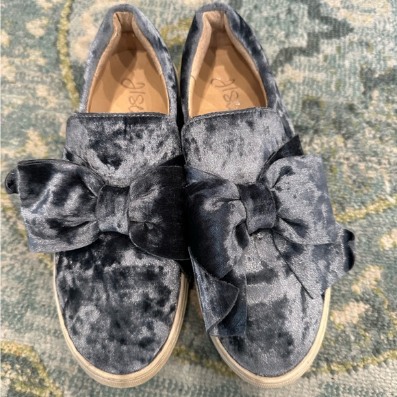 JS Slides Blue Velvet Sneaker. Sz 7.5. Great Condition - Picture 1 of 4